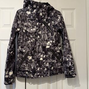 LIMITED EDITION BURTON WOMANS SNOWBOARDING/SKIING FAUX FUR
JACKET Small